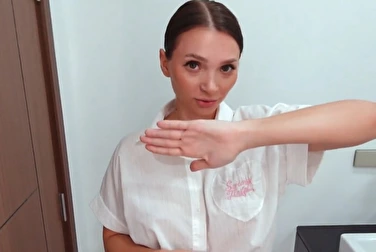 Ждал девушку и официантку трахнул 😳 Мне члена ни для кого не жалко